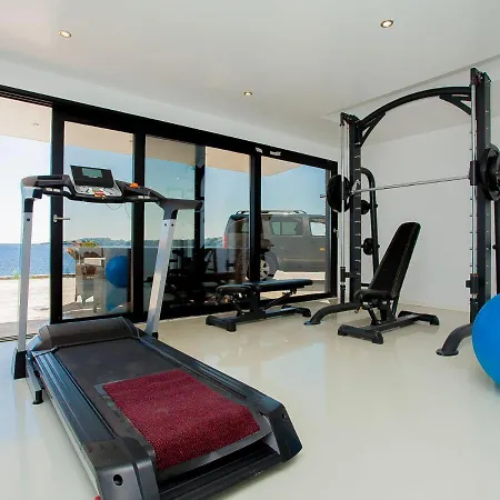 Garma Beachfront - 3 Bedroom - Stunning Sea Views - Gym - Private Pier 4* Potirna