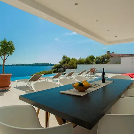 Garma Beachfront - 3 Bedroom - Stunning Sea Views - Gym - Private Pier 4*