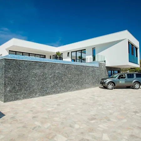 Szálloda Garma Beachfront - 3 Bedroom - Stunning Sea Views - Gym - Private Pier 4*