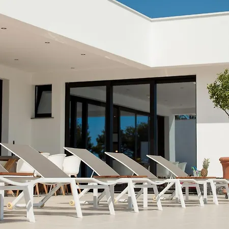 Garma Beachfront - 3 Bedroom - Stunning Sea Views - Gym - Private Pier 4*