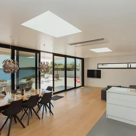 Garma Beachfront - 3 Bedroom - Stunning Sea Views - Gym - Private Pier מלון 4*