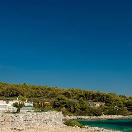 Garma Beachfront - 3 Bedroom - Stunning Sea Views - Gym - Private Pier Szálloda