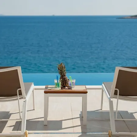 Garma Beachfront - 3 Bedroom - Stunning Sea Views - Gym - Private Pier