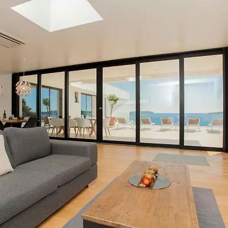 Garma Beachfront - 3 Bedroom - Stunning Sea Views - Gym - Private Pier מלון Potirna
