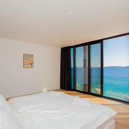 Garma Beachfront - 3 Bedroom - Stunning Sea Views - Gym - Private Pier Szálloda Potirna