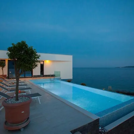 Garma Beachfront - 3 Bedroom - Stunning Sea Views - Gym - Private Pier 4*