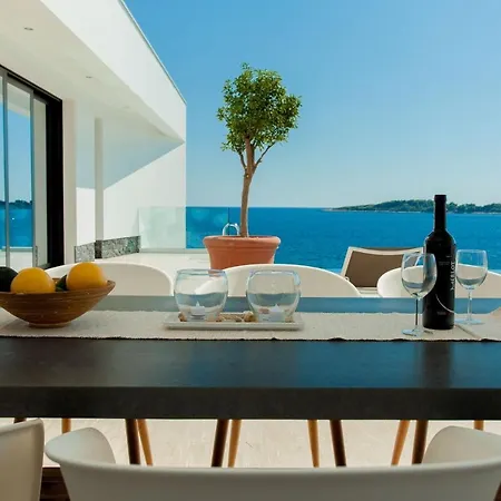 Garma Beachfront - 3 Bedroom - Stunning Sea Views - Gym - Private Pier מלון 4*