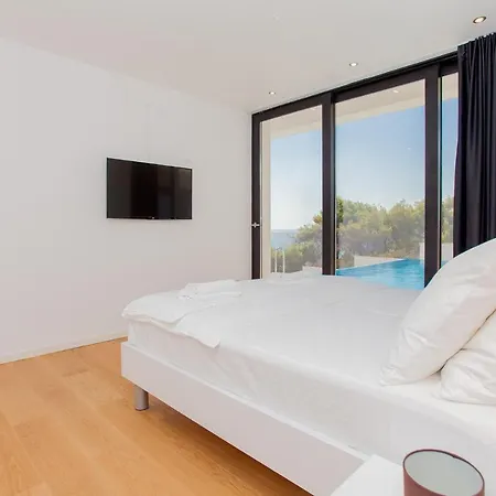 Garma Beachfront - 3 Bedroom - Stunning Sea Views - Gym - Private Pier Szálloda 4*