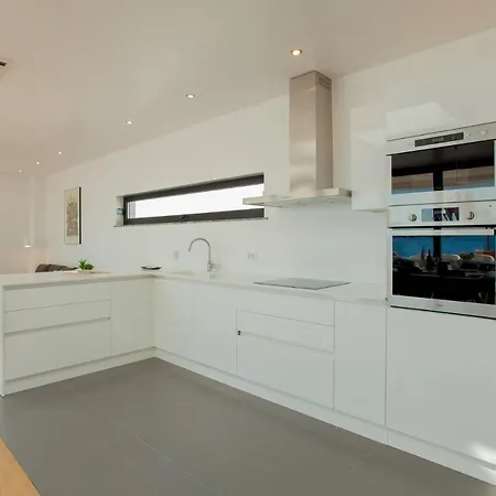 Ξενοδοχείο Garma Beachfront - 3 Bedroom - Stunning Sea Views - Gym - Private Pier Potirna