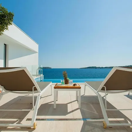 Garma Beachfront - 3 Bedroom - Stunning Sea Views - Gym - Private Pier Ξενοδοχείο
