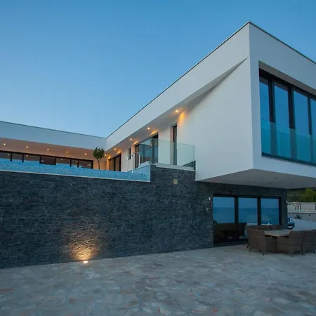 Garma Beachfront - 3 Bedroom - Stunning Sea Views - Gym - Private Pier Potirna