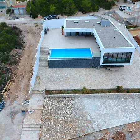 Ξενοδοχείο Garma Beachfront - 3 Bedroom - Stunning Sea Views - Gym - Private Pier 4*