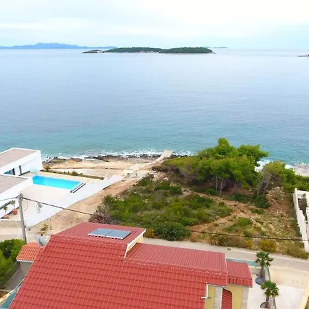 Ξενοδοχείο Garma Beachfront - 3 Bedroom - Stunning Sea Views - Gym - Private Pier 4*