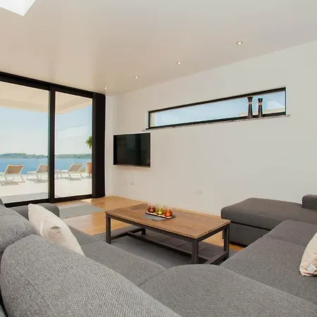 Ξενοδοχείο Garma Beachfront - 3 Bedroom - Stunning Sea Views - Gym - Private Pier 4*