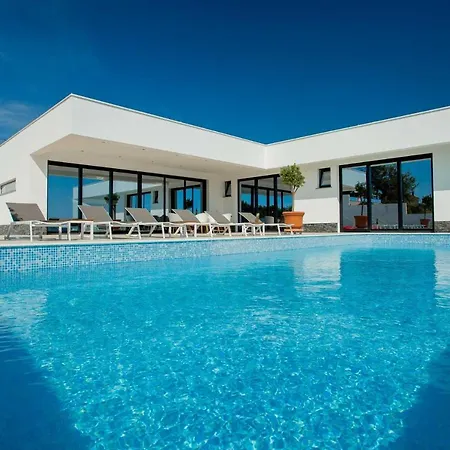 Garma Beachfront - 3 Bedroom - Stunning Sea Views - Gym - Private Pier Ξενοδοχείο 4*