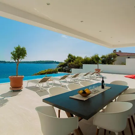 Garma Beachfront - 3 Bedroom - Stunning Sea Views - Gym - Private Pier 4*