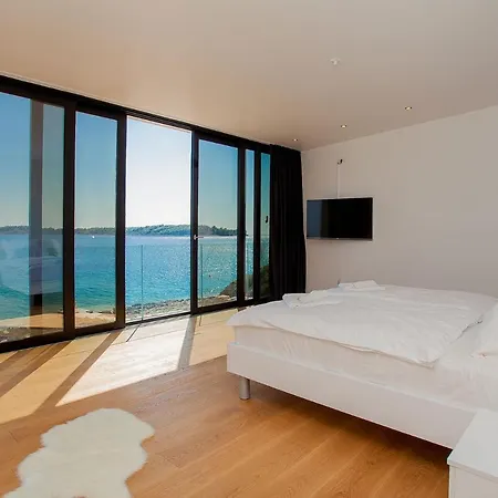 Ξενοδοχείο Garma Beachfront - 3 Bedroom - Stunning Sea Views - Gym - Private Pier Potirna