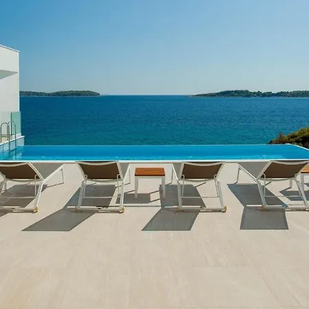 Garma Beachfront - 3 Bedroom - Stunning Sea Views - Gym - Private Pier 4*