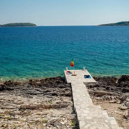 Garma Beachfront - 3 Bedroom - Stunning Sea Views - Gym - Private Pier 4* Potirna