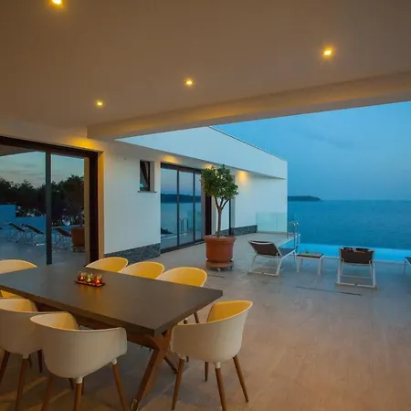 Garma Beachfront - 3 Bedroom - Stunning Sea Views - Gym - Private Pier Ξενοδοχείο Potirna