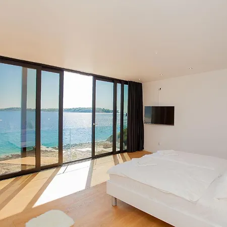 Garma Beachfront - 3 Bedroom - Stunning Sea Views - Gym - Private Pier Ξενοδοχείο Potirna
