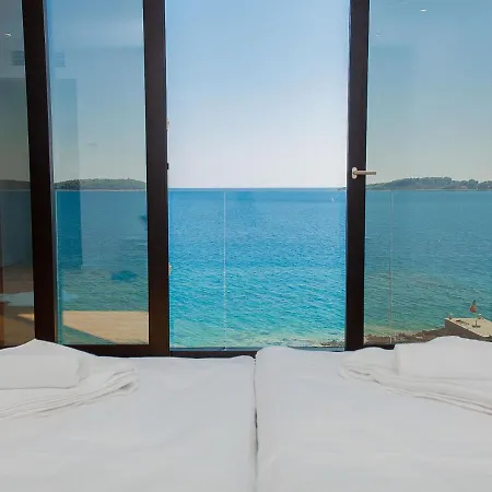 Garma Beachfront - 3 Bedroom - Stunning Sea Views - Gym - Private Pier