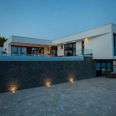 Ξενοδοχείο Garma Beachfront - 3 Bedroom - Stunning Sea Views - Gym - Private Pier Potirna